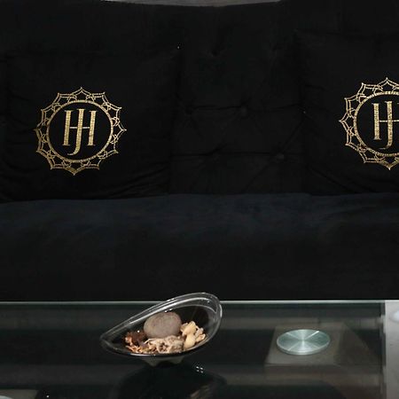 James Court Hotel & Luxury Apartments Лекки Экстерьер фото